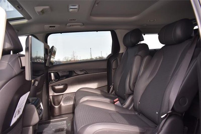 2025 Kia Carnival SX PrestigeImage 21