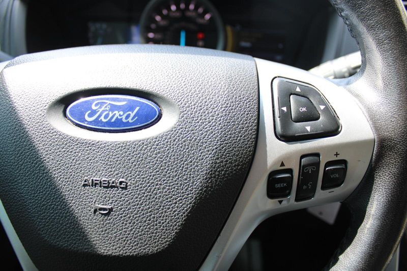 2015 Ford Explorer XLT photo 15