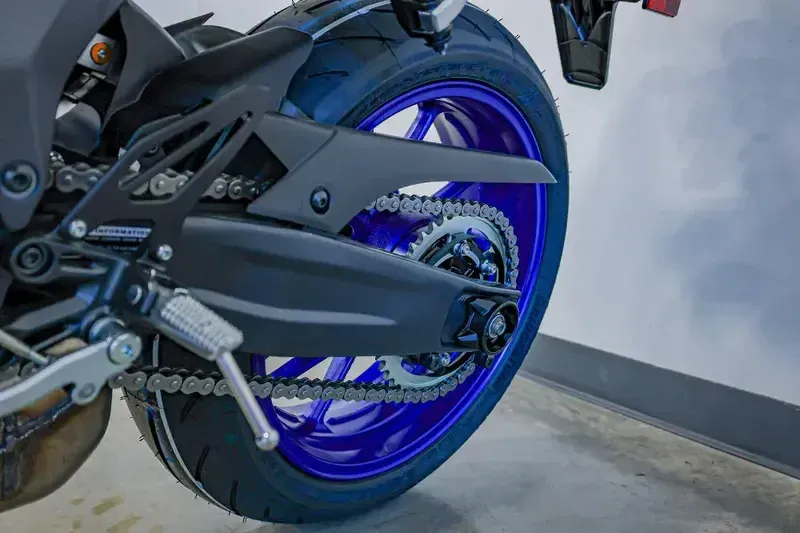 2025 Yamaha YZFR7 TEAM BLUE Image 11