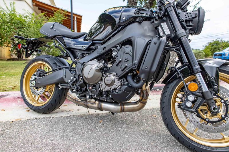 New 2025 Yamaha XSR900  RAVEN Image 14