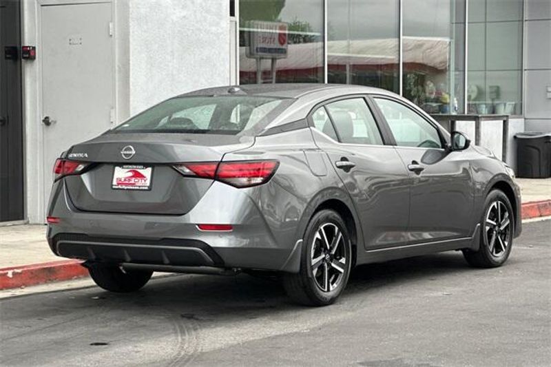 New 2025 Nissan Sentra SVImage 3