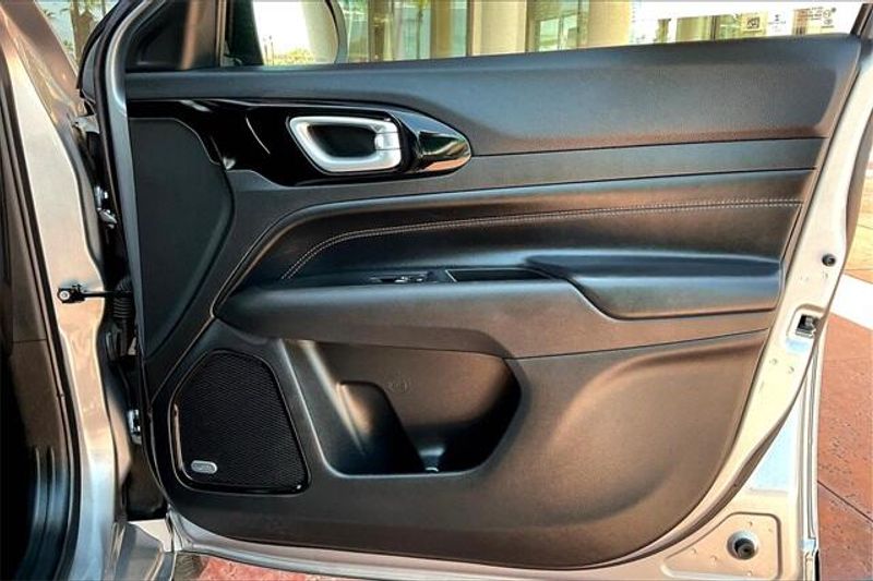 2023 Jeep Compass LimitedImage 23