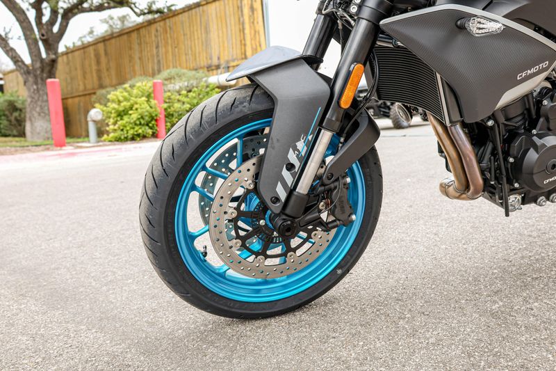 NEW 2026 CFMOTO 800NK Image 18