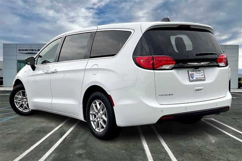New 2026 Chrysler Voyager LxImage 2