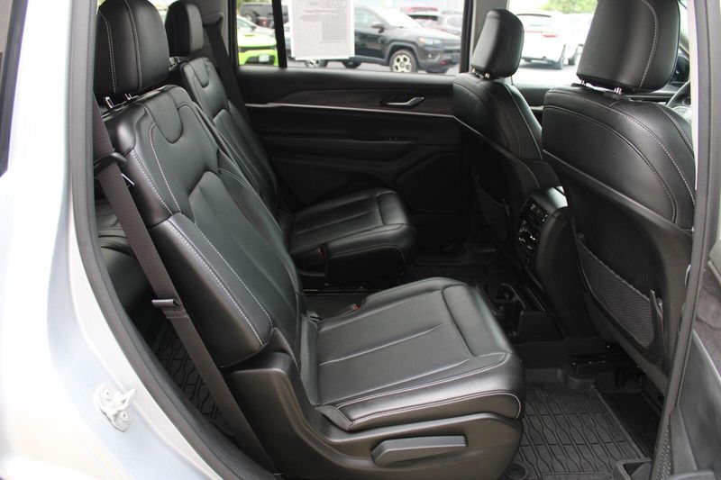 2023 Jeep Grand Cherokee L photo 23