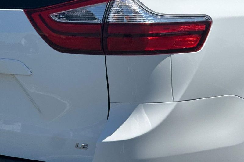 Used 2018 Toyota Sienna LEImage 25