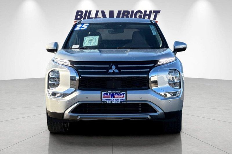 Used 2025 Mitsubishi Outlander SEImage 8