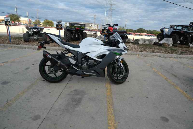 2021 Kawasaki NINJA ZX6R PEARL CRYSTAL WHITEImage 24