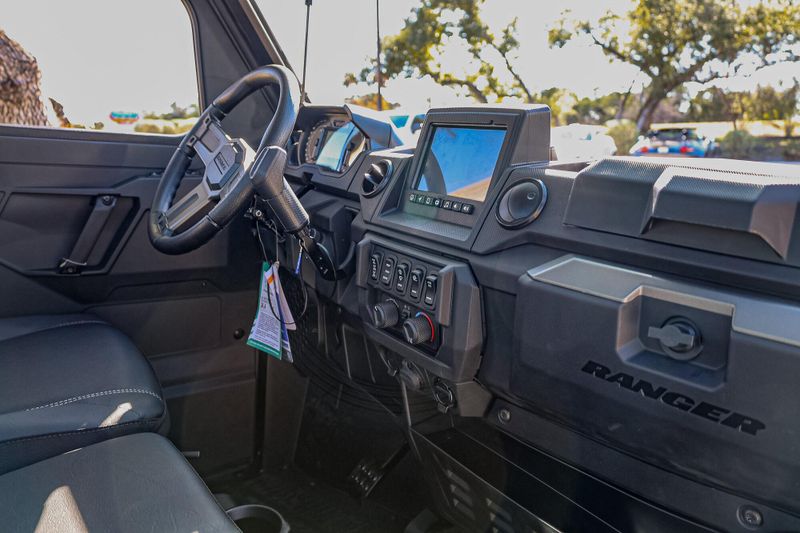 2025 Polaris RANGER XP 1000 NORTHSTAR TRAIL BOSS EDITION CRYSTAL WHITE WITH PERFORMANCE RED ACCENTSImage 14