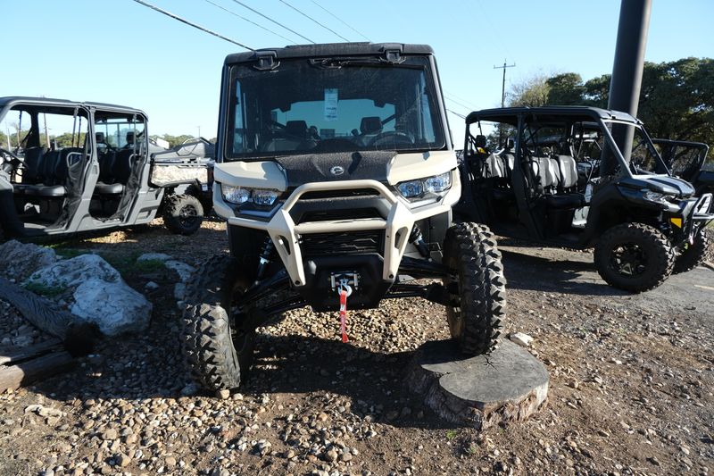 2025 Can-Am DEFENDER MAX LIMITED CAB HD10 DESERT TAN AND STEALTH BLACKImage 9