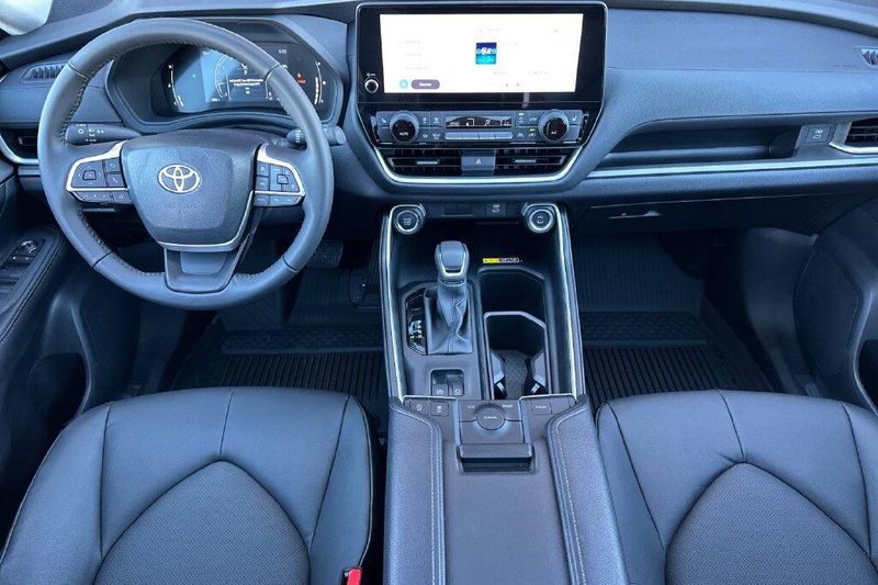 New 2026 Toyota Grand Highlander XLEImage 13