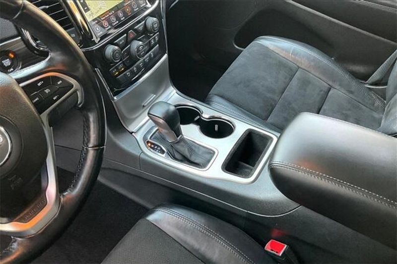 2021 Jeep Grand Cherokee Laredo XImage 17