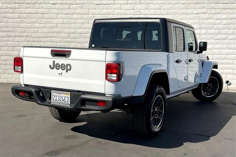 2021 Jeep Gladiator Image 13