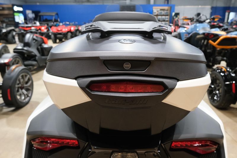 NEW 2026 CAN-AM SPYDER RT LIMITED Image 17