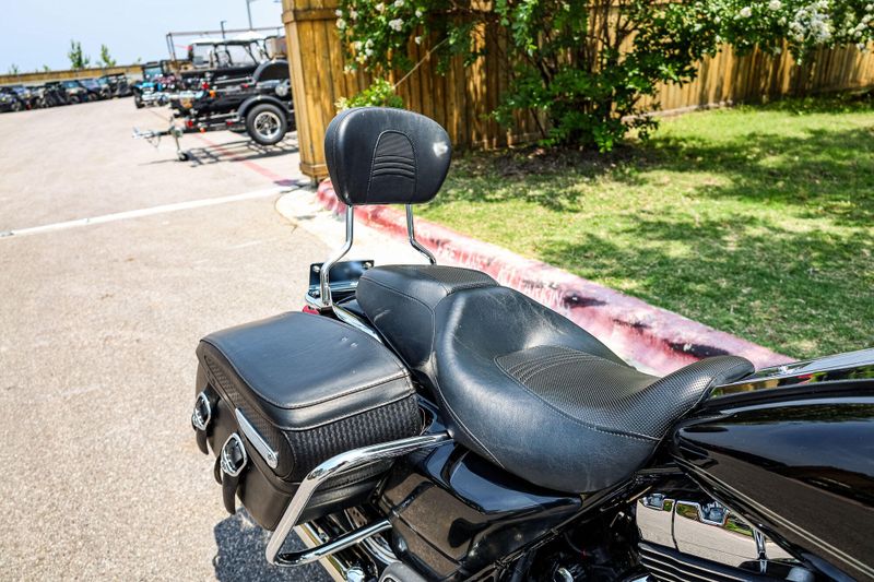 2007 HARLEY ROAD KING CLASSIC  BLACK Image 18