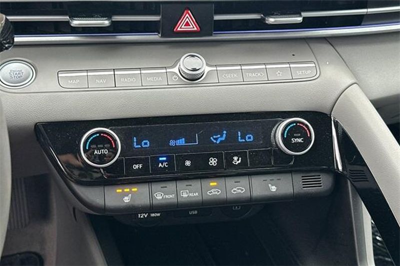 Used 2024 Hyundai Elantra SELImage 18