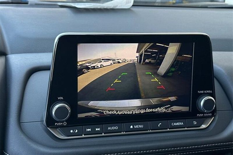 New 2025 Nissan Rogue SVImage 15