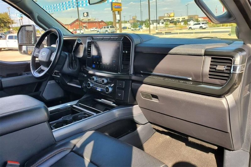 2024 Ford F-350 Lariat photo 21