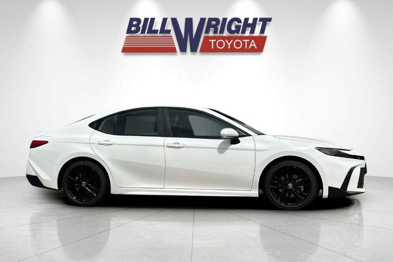 New 2026 Toyota Camry SEImage 2