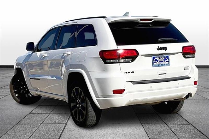 2021 Jeep Grand Cherokee Laredo XImage 3