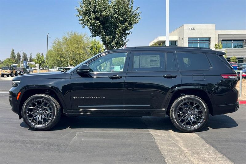 2025 Jeep Grand Cherokee L Summit Reserve photo 7