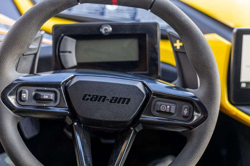 NEW 2025 CAN-AM MAVERICK R X RS WITH SMARTSHOX 999T DCT CARBON Image 7