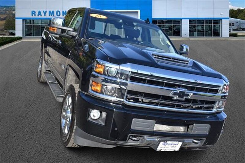 2018 Chevrolet Silverado 2500HD High CountryImage 9