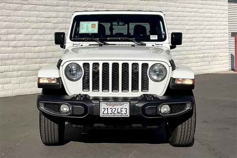 2021 Jeep Gladiator Image 2