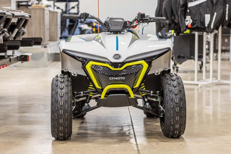 2024 CFMOTO CFORCE 110 EV PEARL WHITE AND LEMON GREEN Image 4