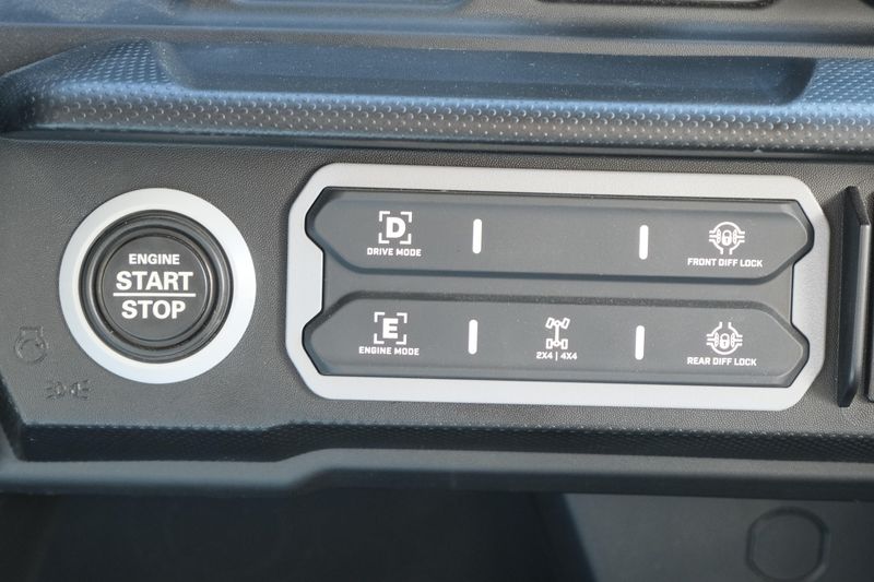 NEW 2026 CAN-AM DEFENDER MAX XT CAB HD11 WITH 1025 INCH TOUCHSCREEN Image 24