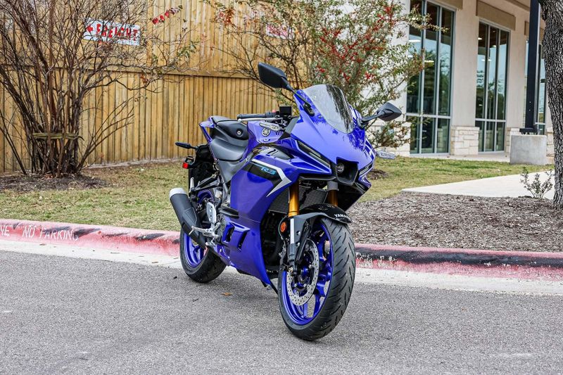 2025 Yamaha YZFR3 ABS TEAM BLUE Image 1
