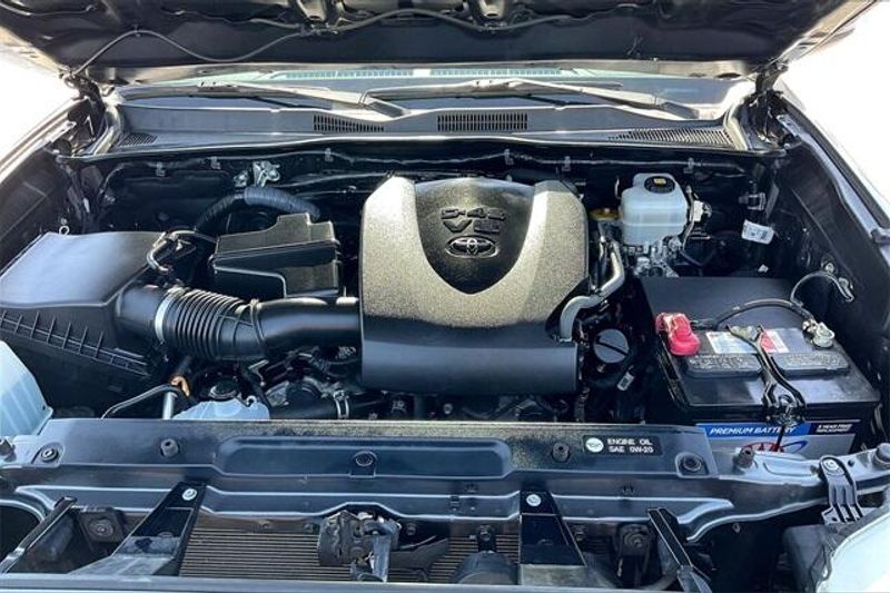 2017 Toyota Tacoma TRD Off-RoadImage 9