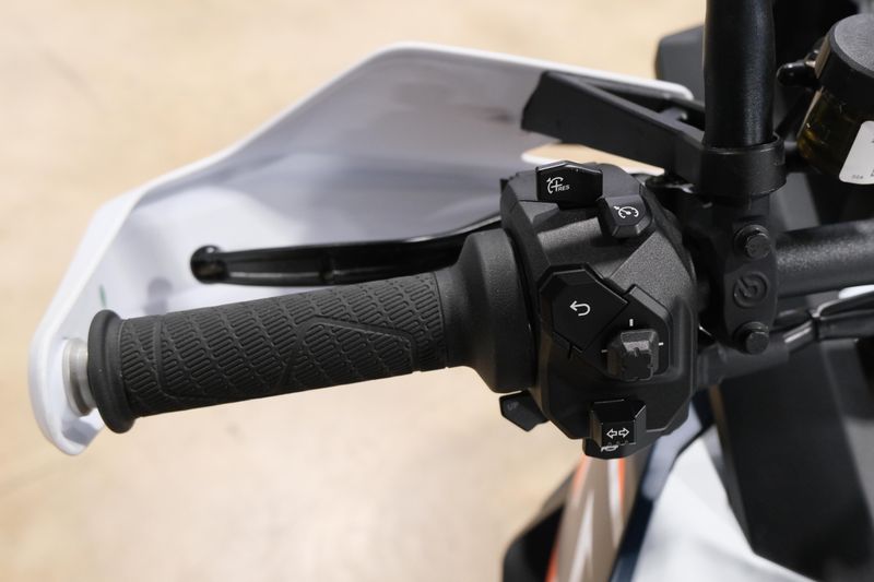 NEW 2026 KTM 1390 SUPER ADVENTURE R OT Image 17