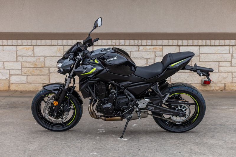 2024 Kawasaki Z650 METALLIC MATTE DARK GRAY AND METALLIC SPARK BLACKImage 6