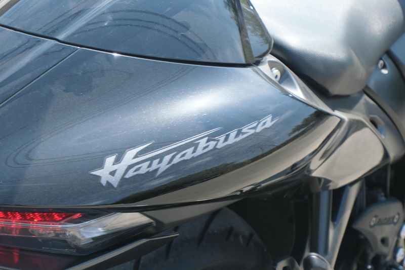 Used 2024 Suzuki HAYABUSA METALLIC MATTE BLACK NO 2 AND GLASS SPARKLE BLACK Image 9