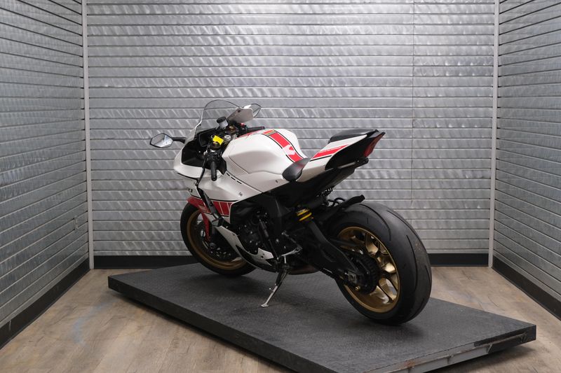 USED 2022 YAMAHA YZF-R1 Image 5