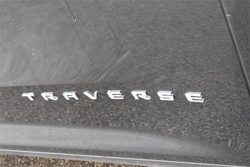 2025 Chevrolet Traverse LTImage 12