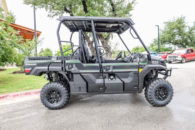 2026 Kawasaki MULE PROFXT 1000 LE METALLIC ONYX BLACK Image 13