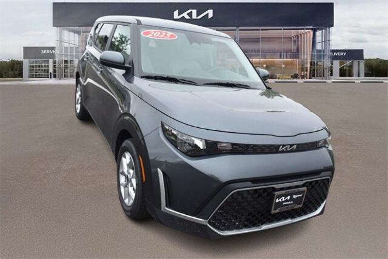 New 2025 Kia Soul LXImage 9