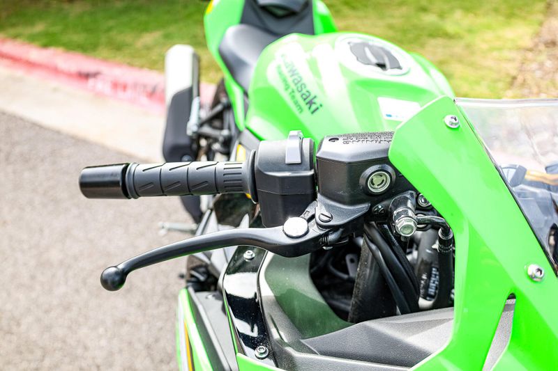 2025 Kawasaki NINJA ZX4RR ABS KRT EDITION ABS LIME GREEN AND EBONY AND PEARL BLIZZARD WHITE Image 21