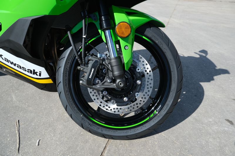 2025 Kawasaki NINJA ZX4RR ABS KRT EDITION ABS LIME GREEN AND EBONY AND PEARL BLIZZARD WHITE Image 15