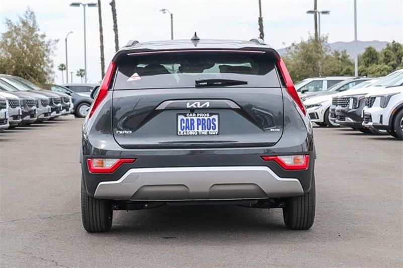 2025 Kia Niro LXImage 16