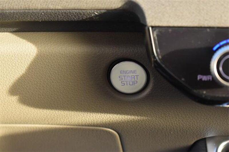 New 2025 Kia Carnival Hybrid EXImage 32