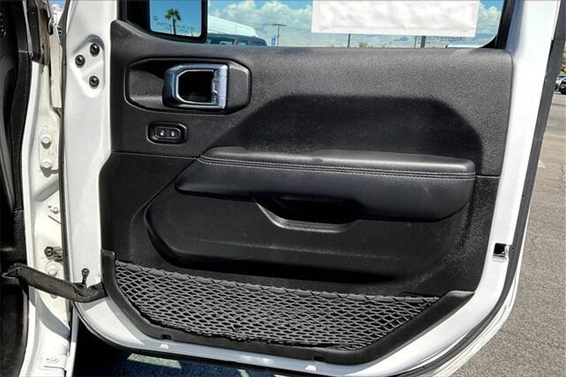 2023 Jeep Gladiator Overland photo 22