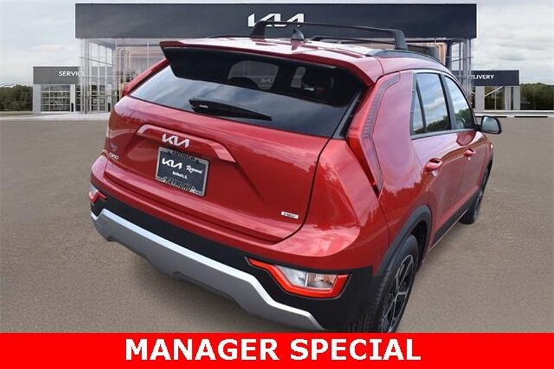 New 2025 Kia Niro LXImage 3
