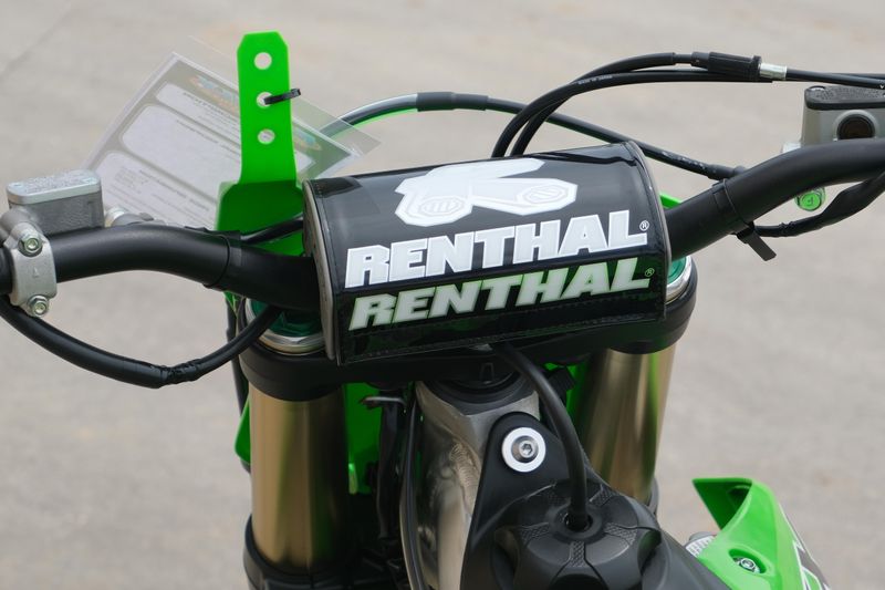 2025 Kawasaki KX450 LIME GREEN Image 12