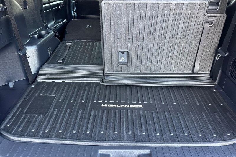 Used 2026 Toyota Highlander Hybrid XLEImage 15