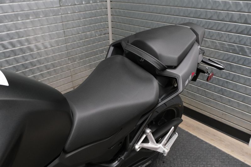 NEW 2025 HONDA CB750 HORNET Image 17