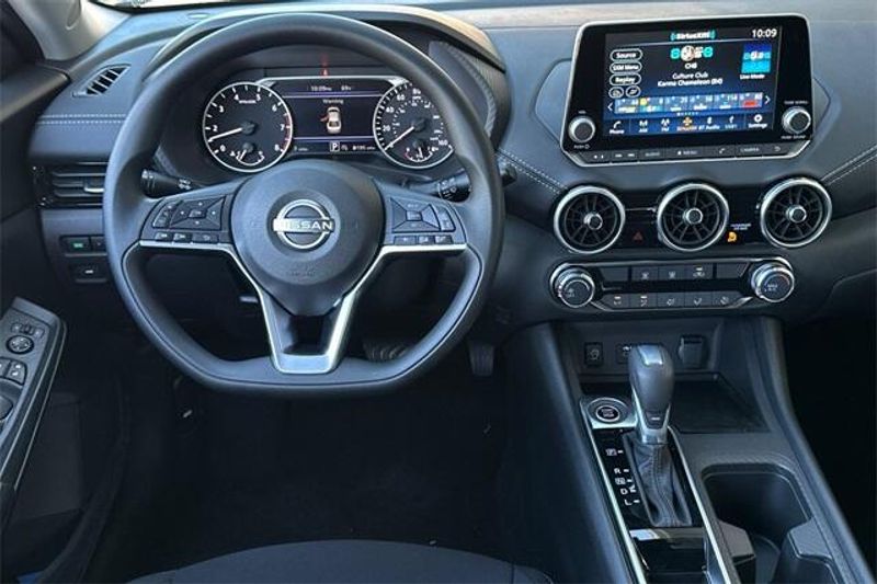 New 2025 Nissan Sentra SVImage 11
