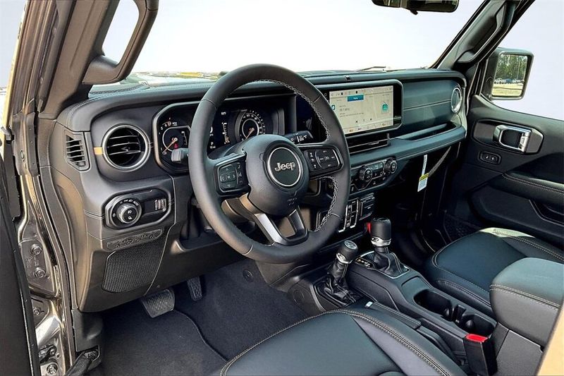 2025 Jeep Gladiator Sport photo 6